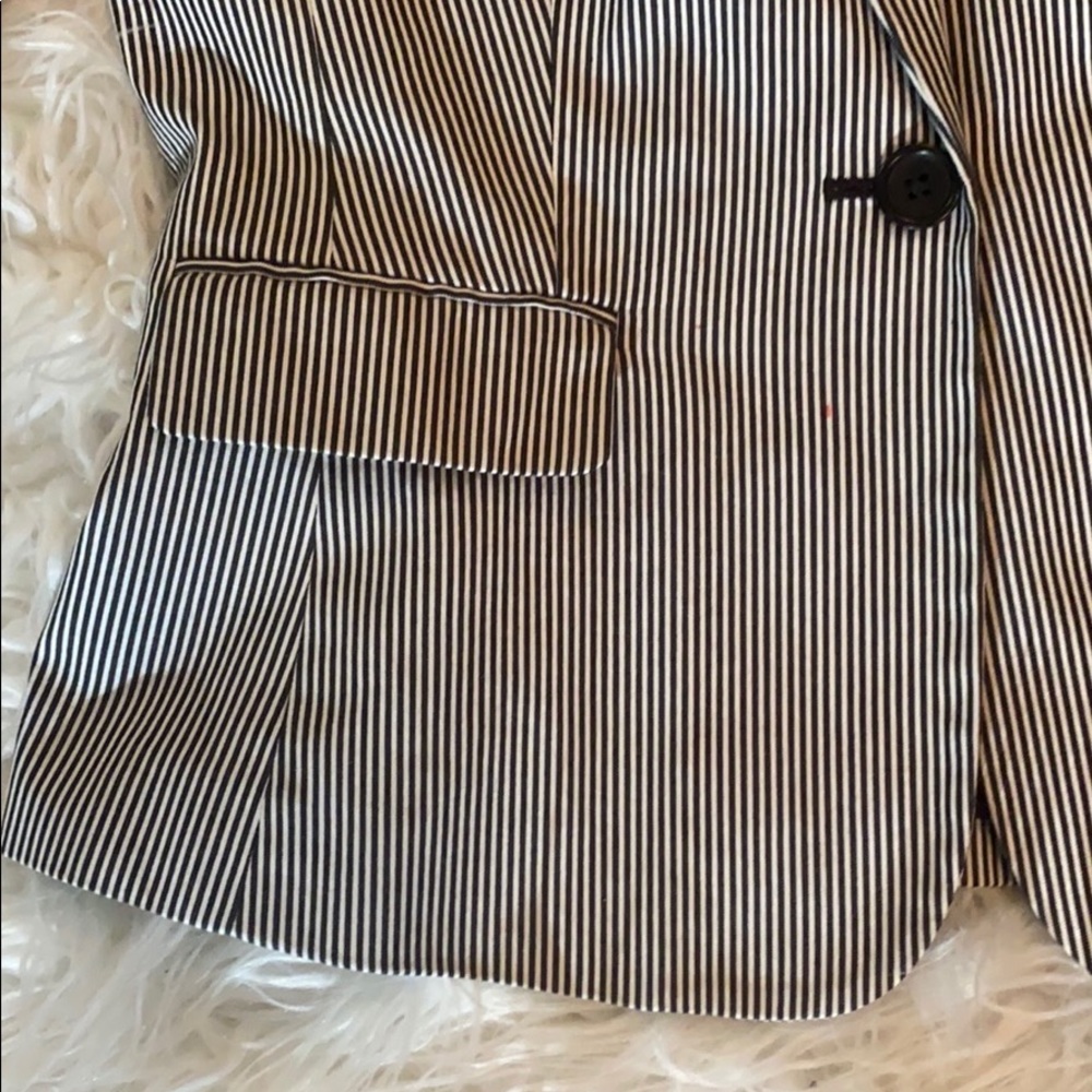 ‼️ Bannana Republic Stylish Stripped Blazer - Picture 4 of 7